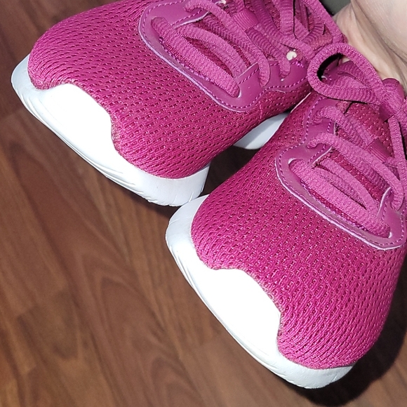 โจ๏ธSOLDโจ๏ธKids Maroon Nike Runners Size 3.5 EUC - Picture 9 of 11